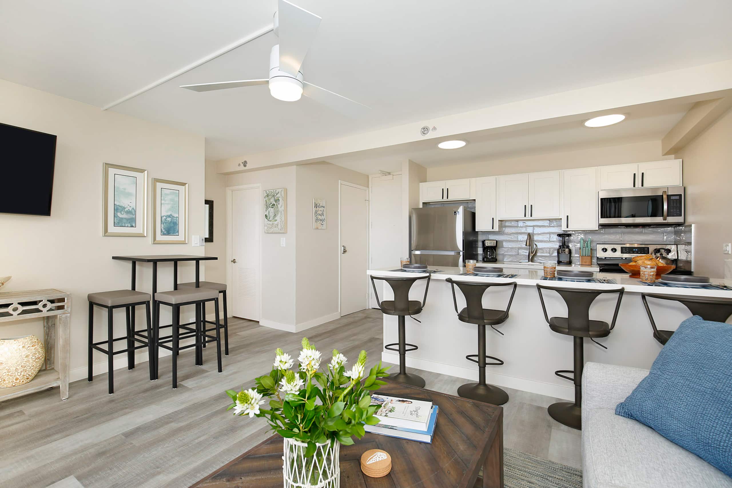 Condo in Honolulu · ★4.83 · 1 bedroom · 2 beds · 1 private bath - Image 10