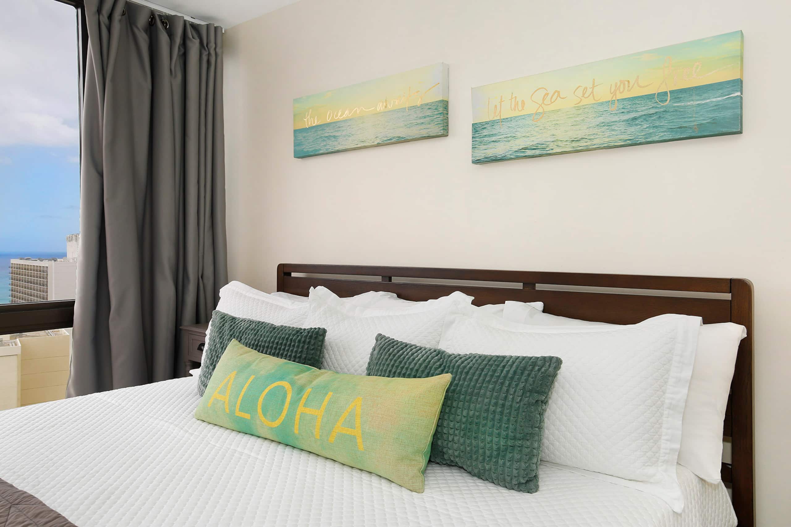 Condo in Honolulu · ★4.83 · 1 bedroom · 2 beds · 1 private bath - Image 12