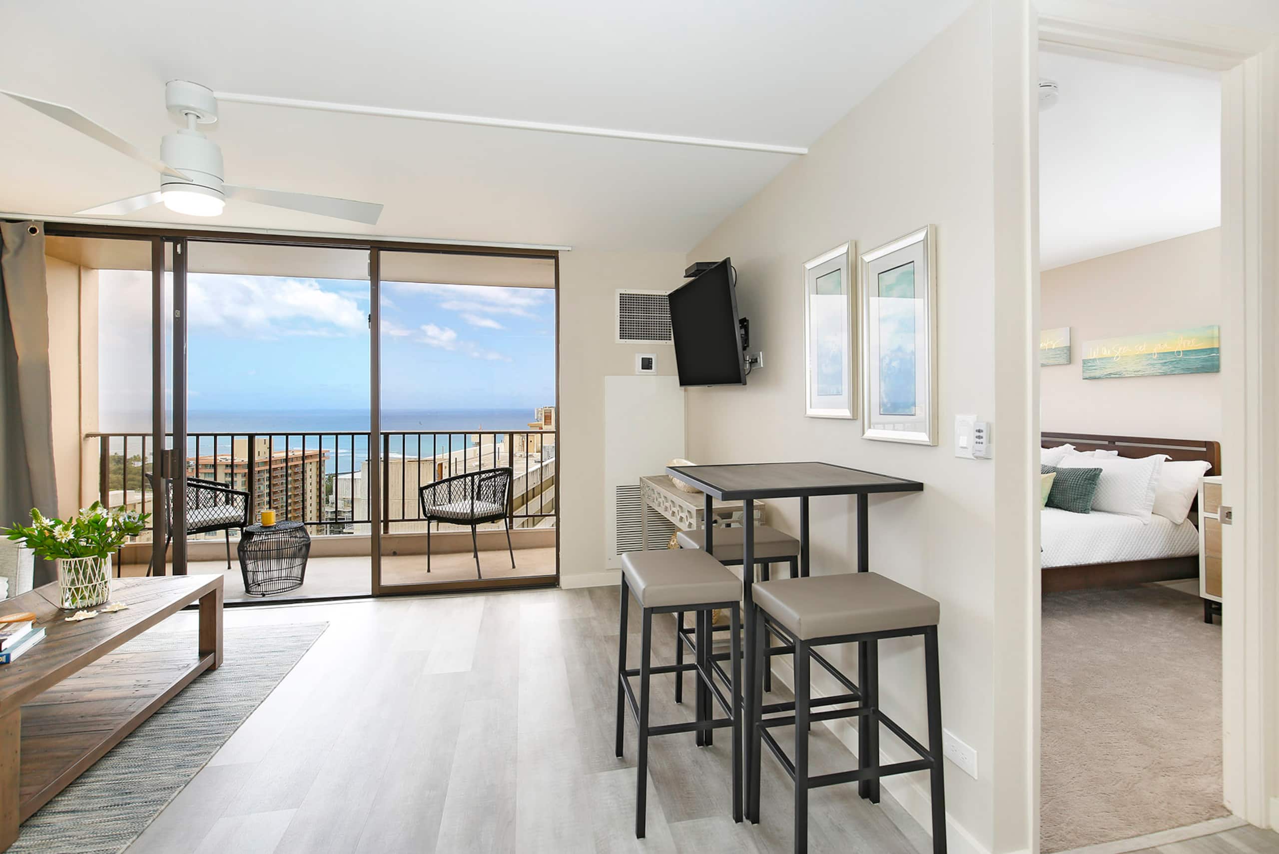 Condo in Honolulu · ★4.83 · 1 bedroom · 2 beds · 1 private bath - Image 7