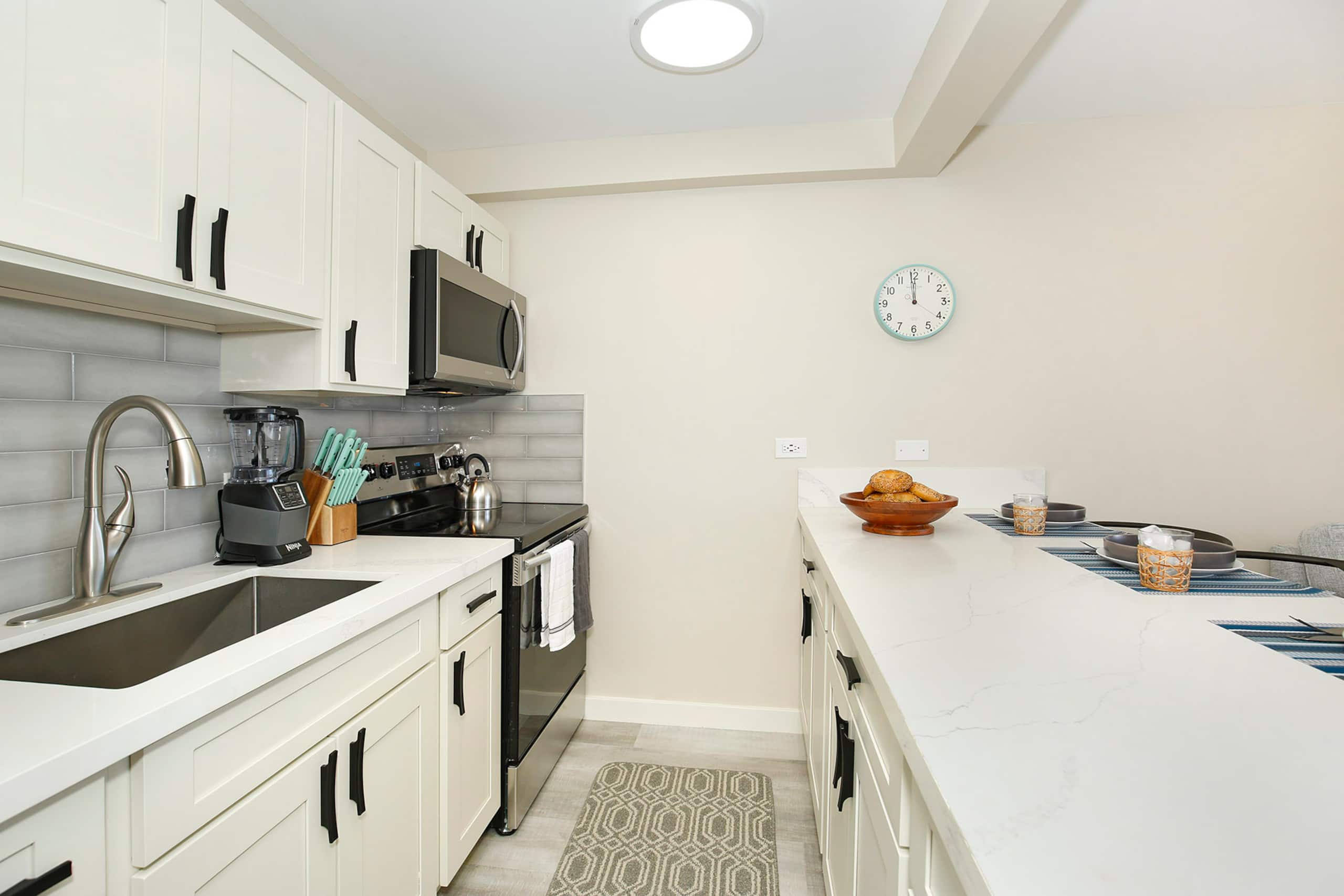 Condo in Honolulu · ★4.83 · 1 bedroom · 2 beds · 1 private bath - Image 9