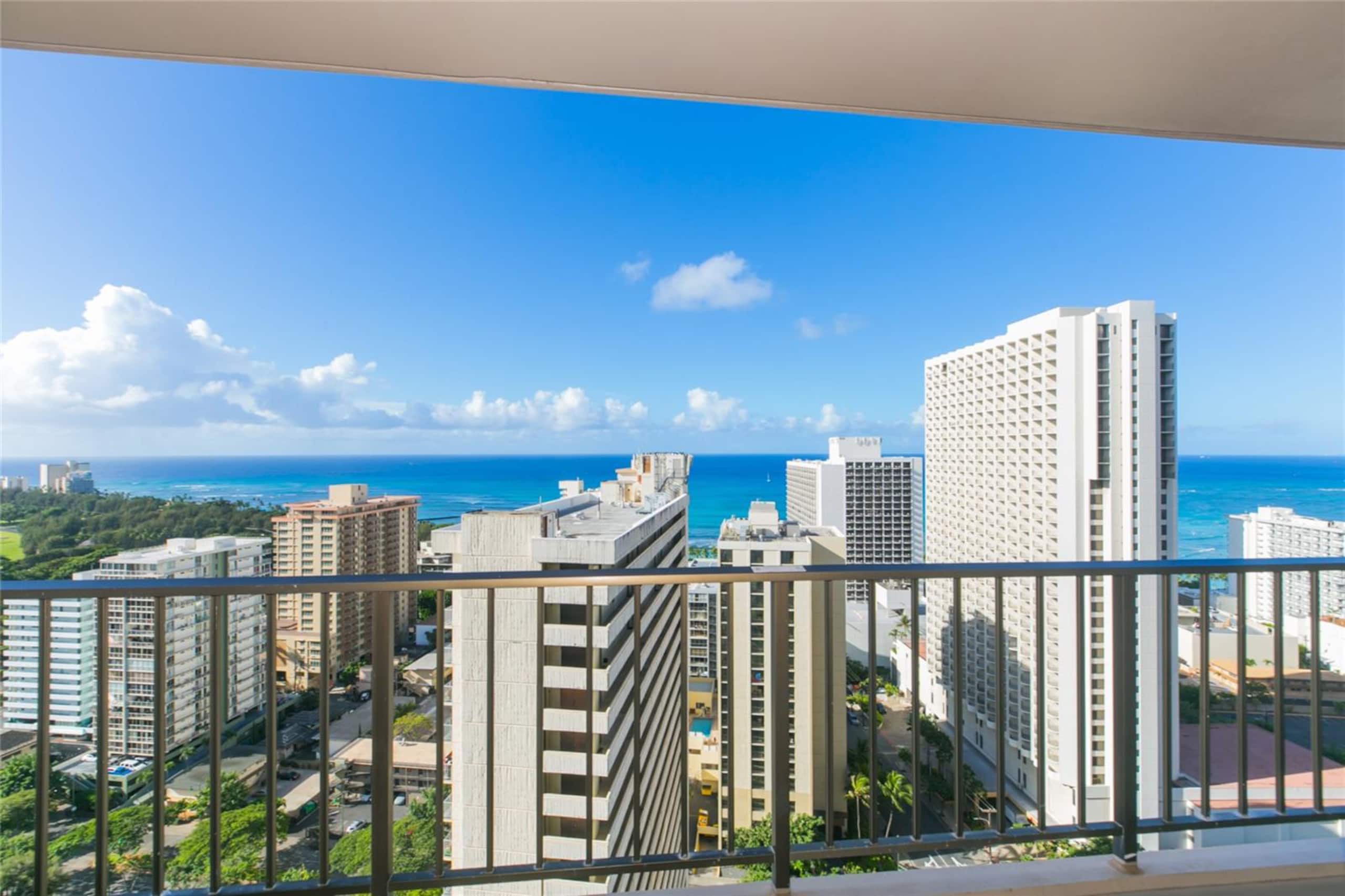 Condo in Honolulu · ★4.83 · 1 bedroom · 2 beds · 1 private bath - Image 17