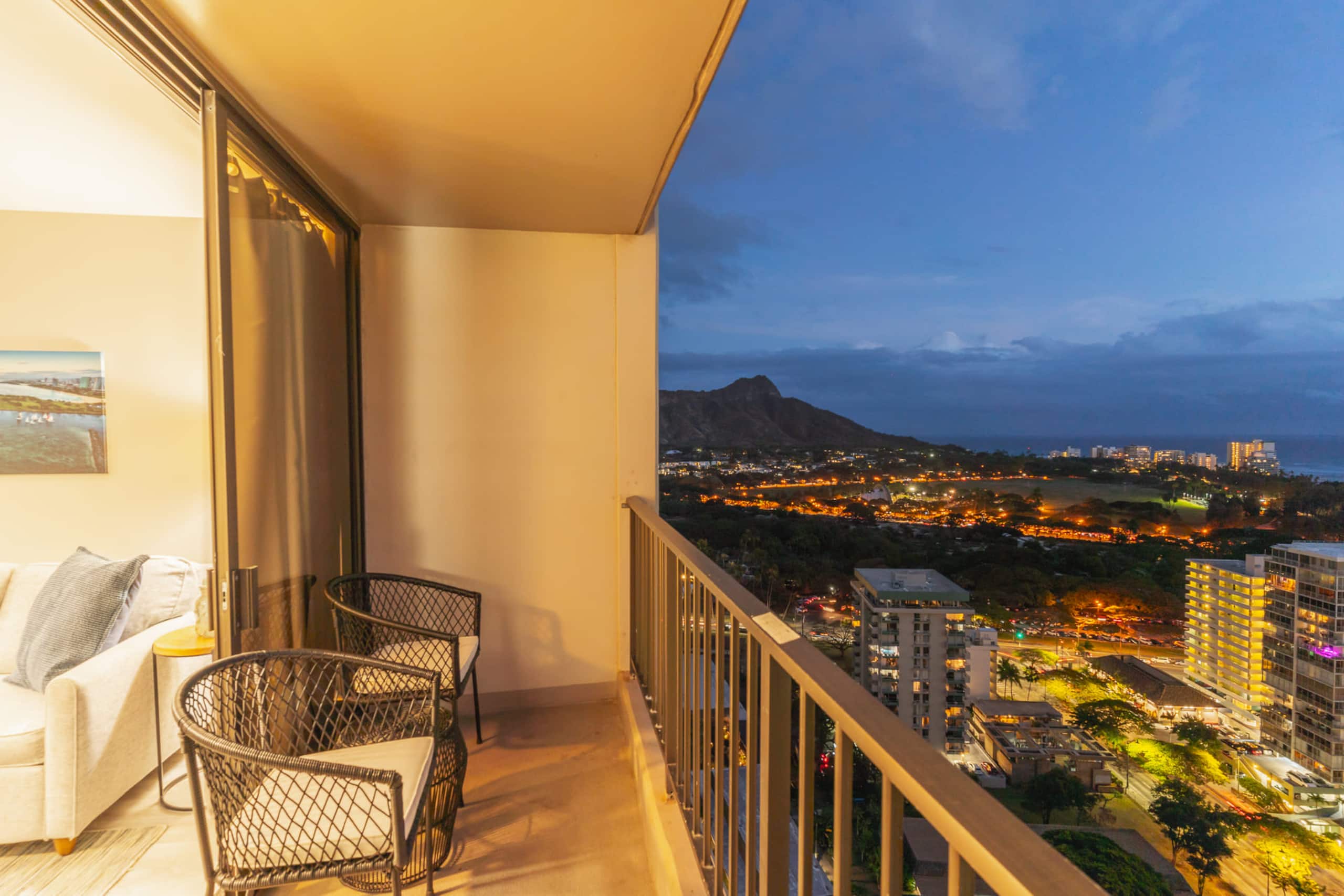 Condo in Honolulu · ★4.83 · 1 bedroom · 2 beds · 1 private bath - Image 16