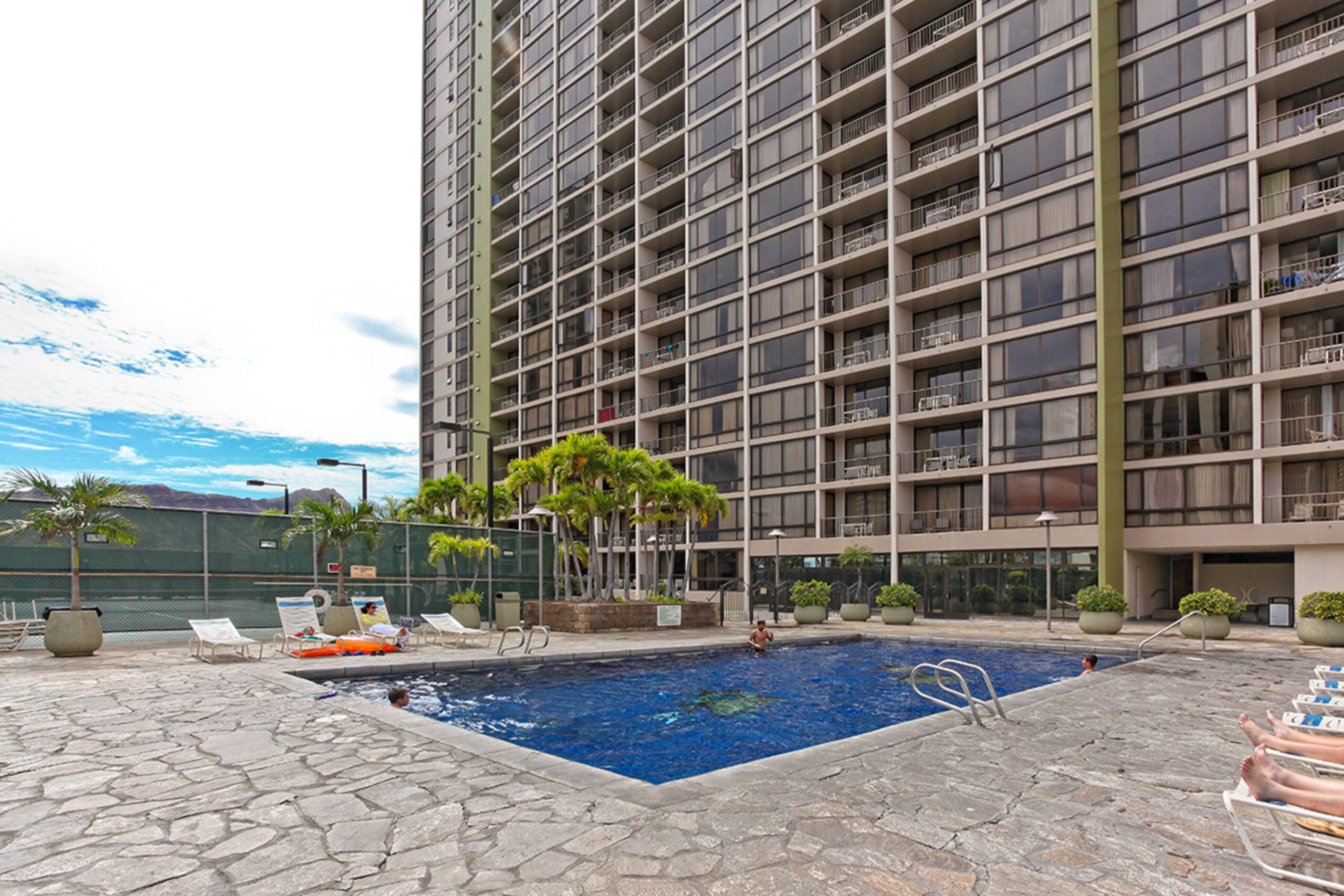 Condo in Honolulu · ★4.83 · 1 bedroom · 2 beds · 1 private bath - Image 40
