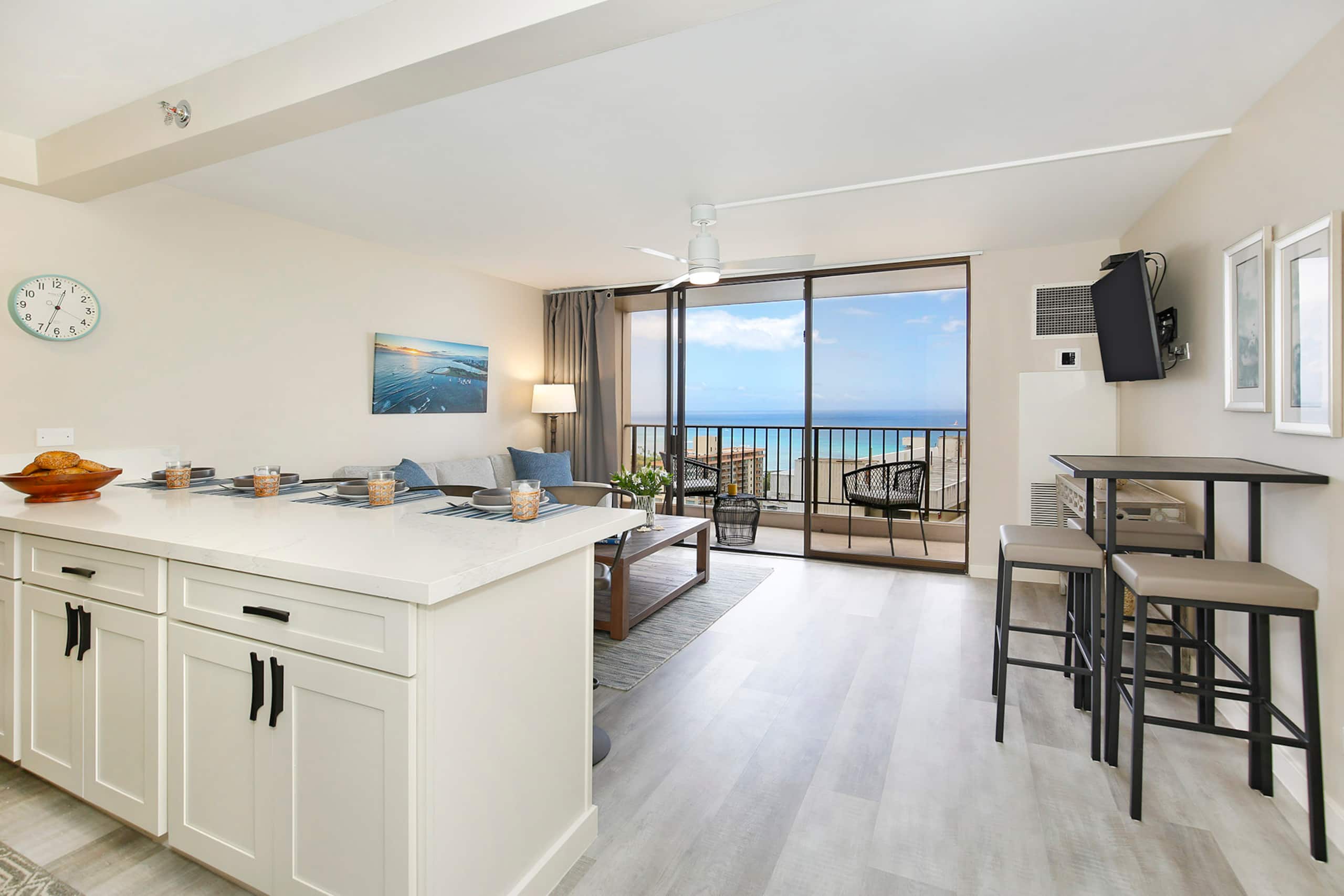 Condo in Honolulu · ★4.83 · 1 bedroom · 2 beds · 1 private bath - Image 2