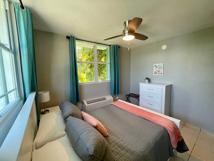 توفر غرفة نومنا الثانية مكيف هواء وسرير مزدوج. 