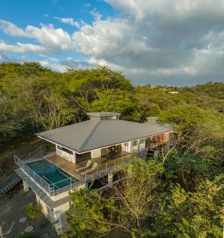 Tree House Villa *Jungle View*