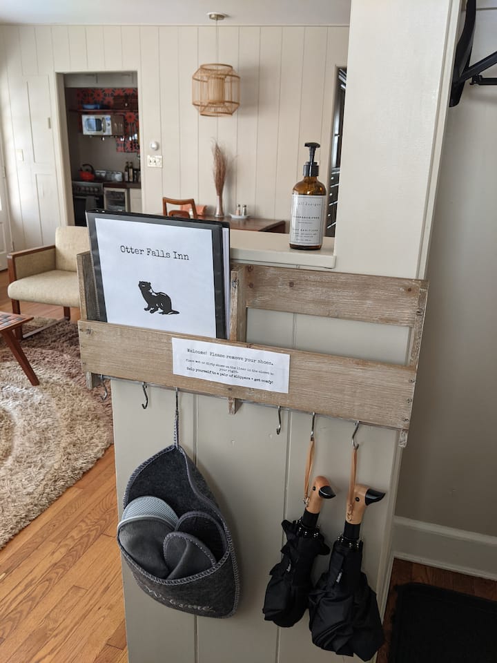 Hidden Cozy Waterfront Eco Cabin Nature Sanctuary - Connecticut