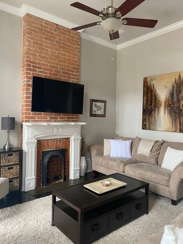 Inviting Irish Channel Shotgun house. gallery image 3