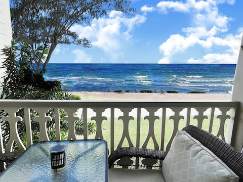 Beach front unit with breathtaking ocean view & AC