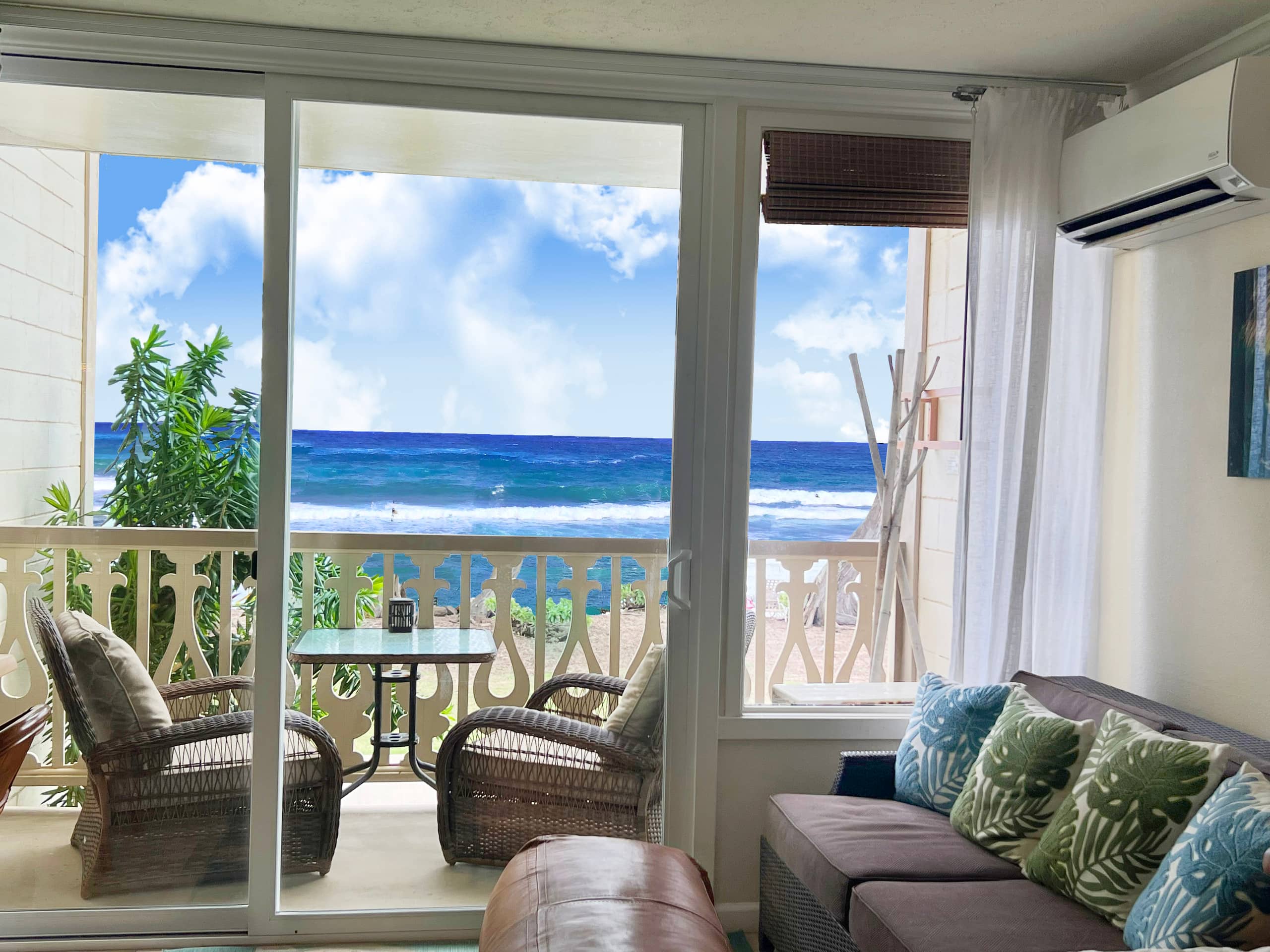 Beach front unit with breathtaking ocean view & AC - Photo 1