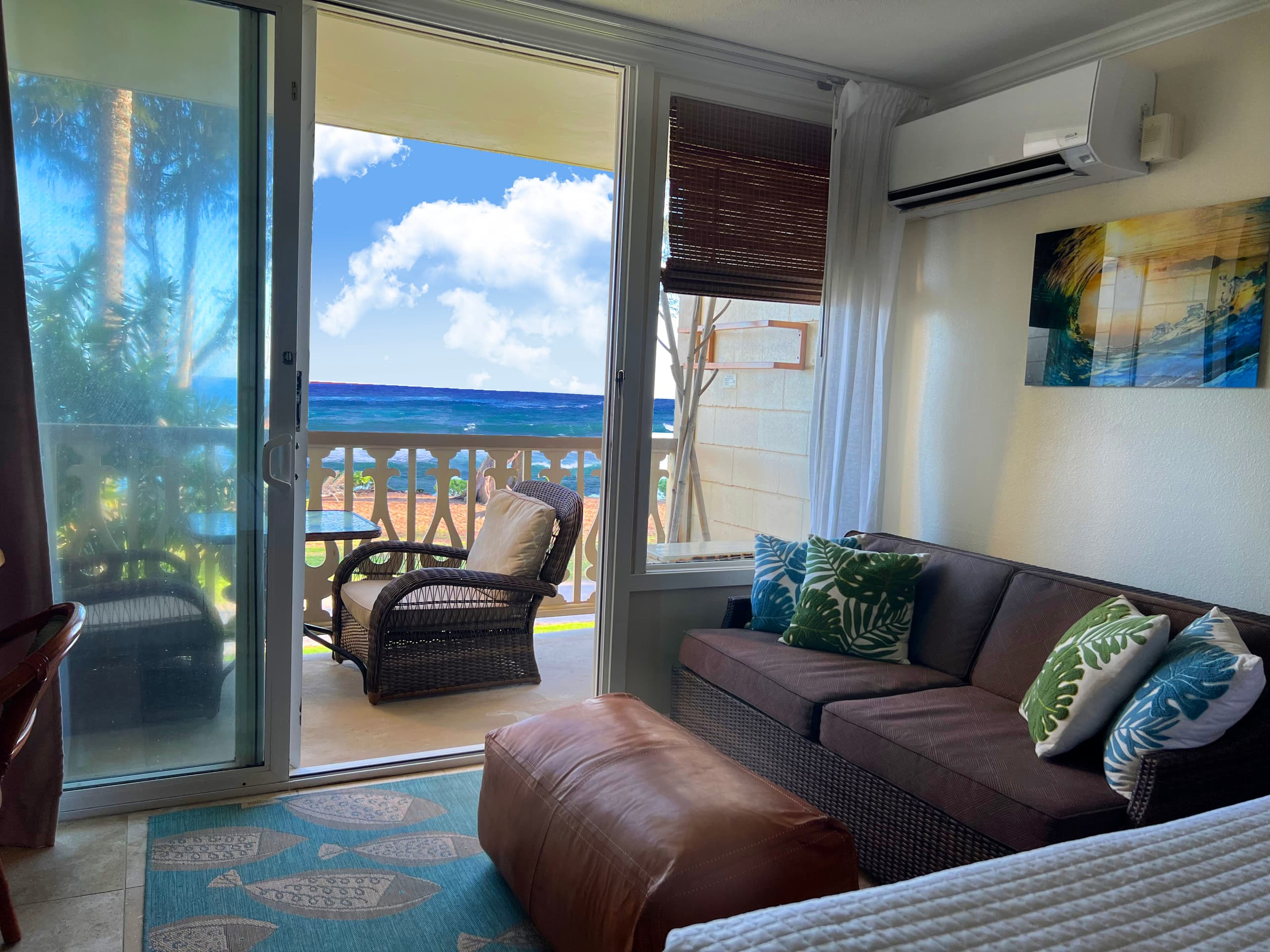 Beach front unit with breathtaking ocean view & AC - Photo 2
