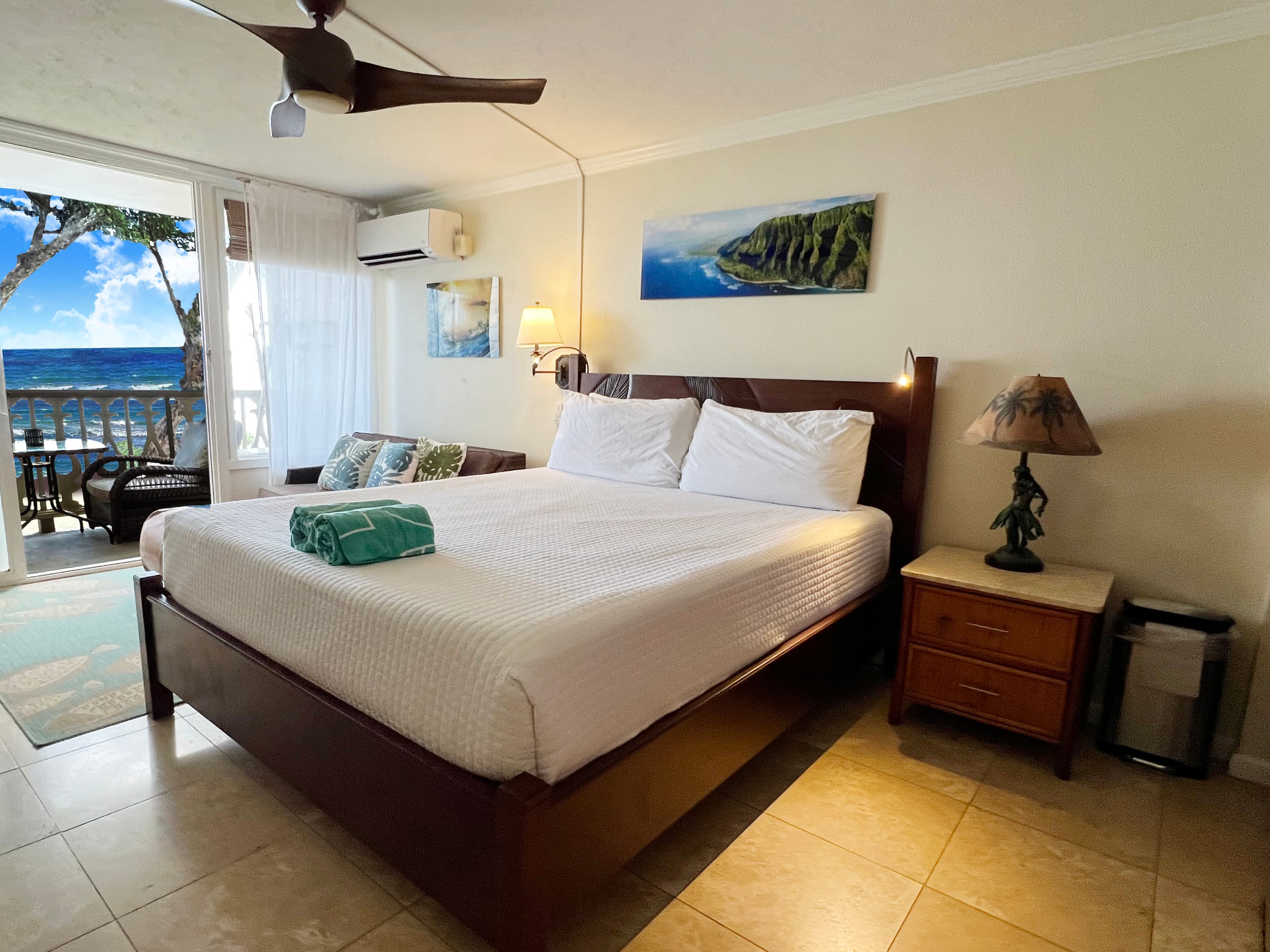 Beach front unit with breathtaking ocean view & AC - Photo 16