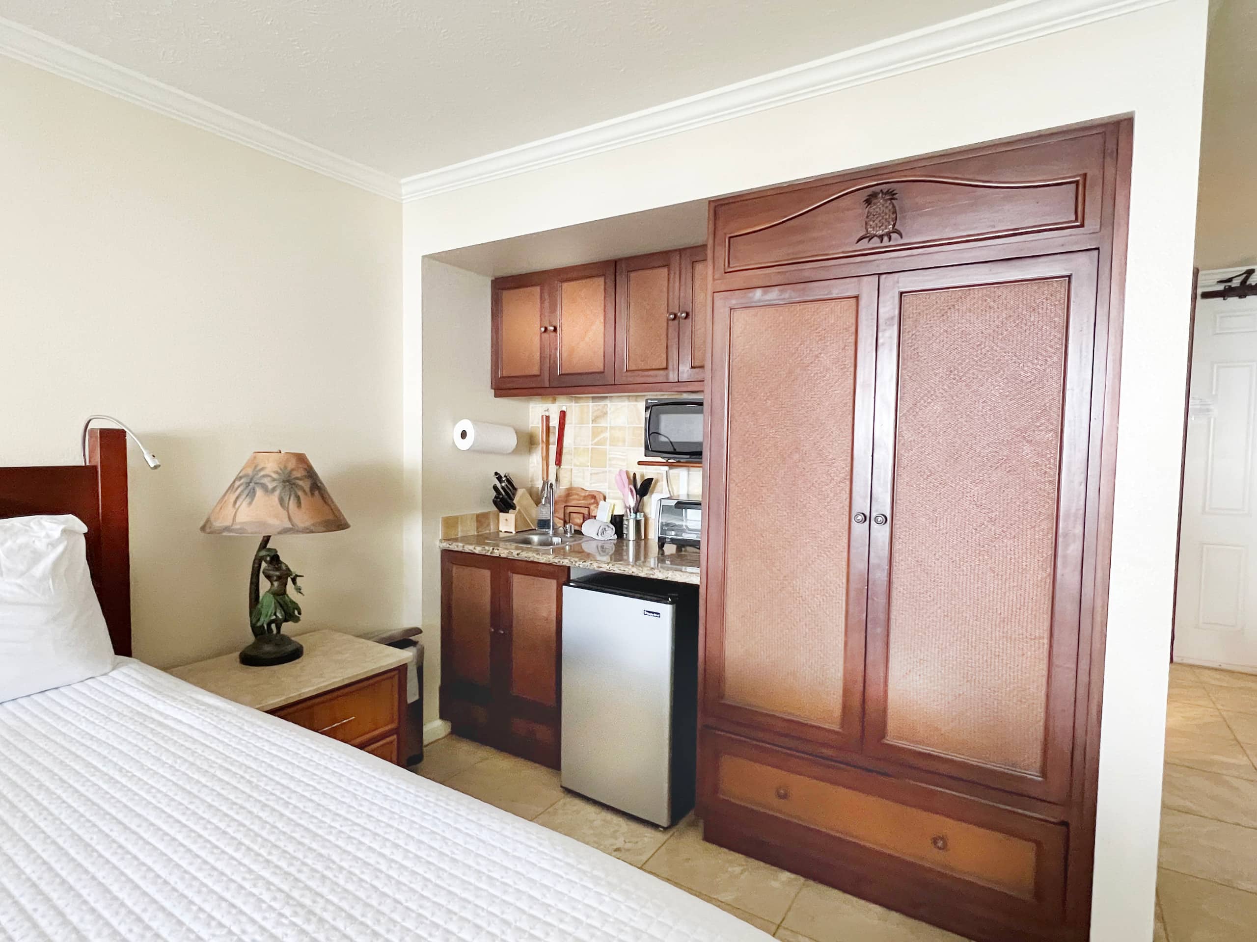 Beach front unit with breathtaking ocean view & AC - Photo 18