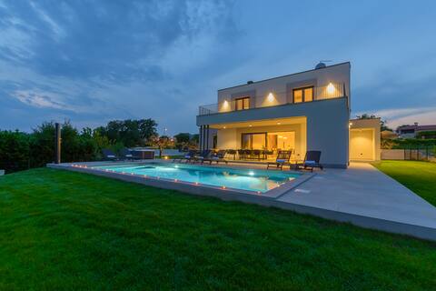 Villa Eriani ,villa with heated pool and Jacuzzi