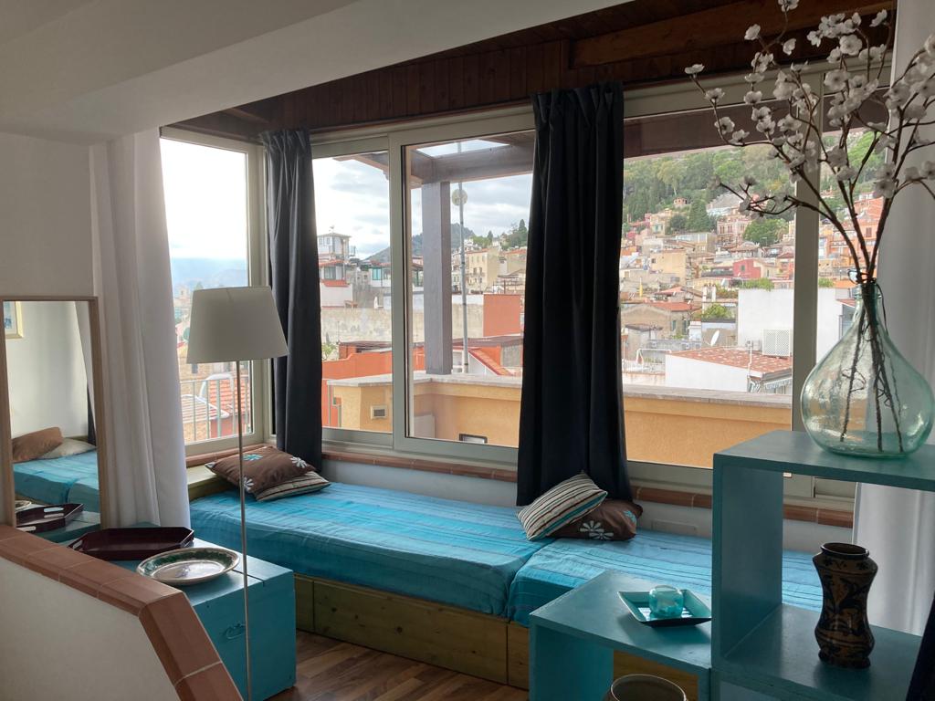 Annuncio Airbnb popolare: Tina apartment with terrace, downtown Taormina a Taormina