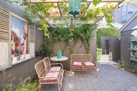 Top performing Airbnb: River/ocean views, gorgeous garden, chef's kitchen in Augusta