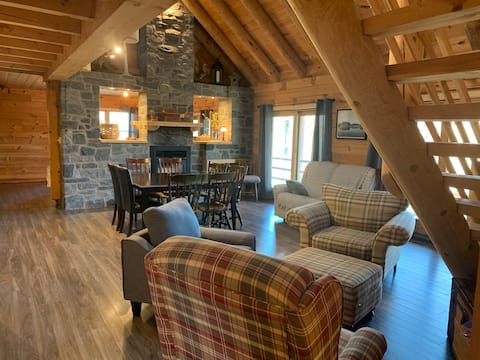 Superbe Chalet en bois rond SPA- La Fontaine Rouge