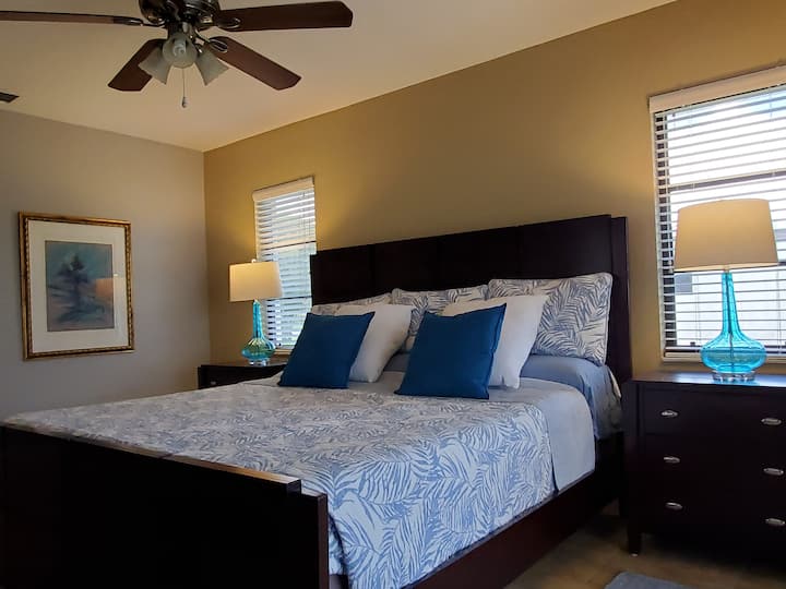 سرير رئيسي بحجم كبير