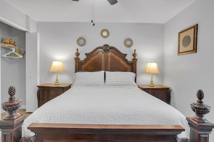 Manželská posteľ Queen v 2. spálni - veľmi pohodlná.