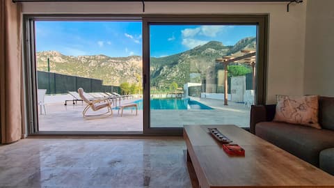 6 BR villa private pool & panoramic view hot tubs