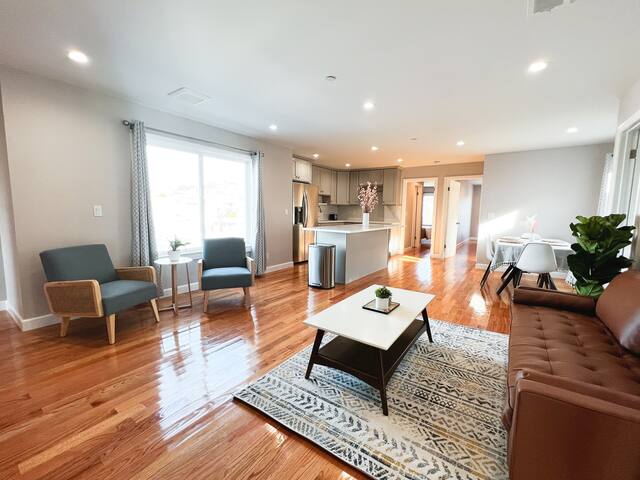 8bd/8ba Unique Spacious Clean Home gallery image 2