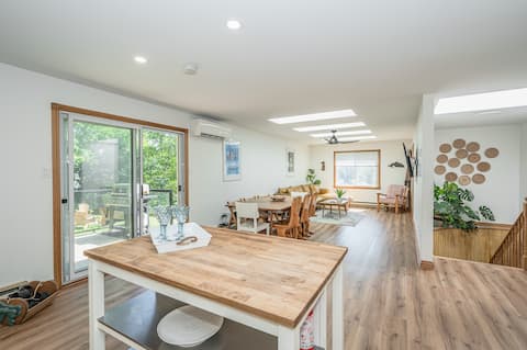 Popular Airbnb listing: Algonquin Cottage! Escape & Relax, All Yr Hot Tub in Algonquin Highlands