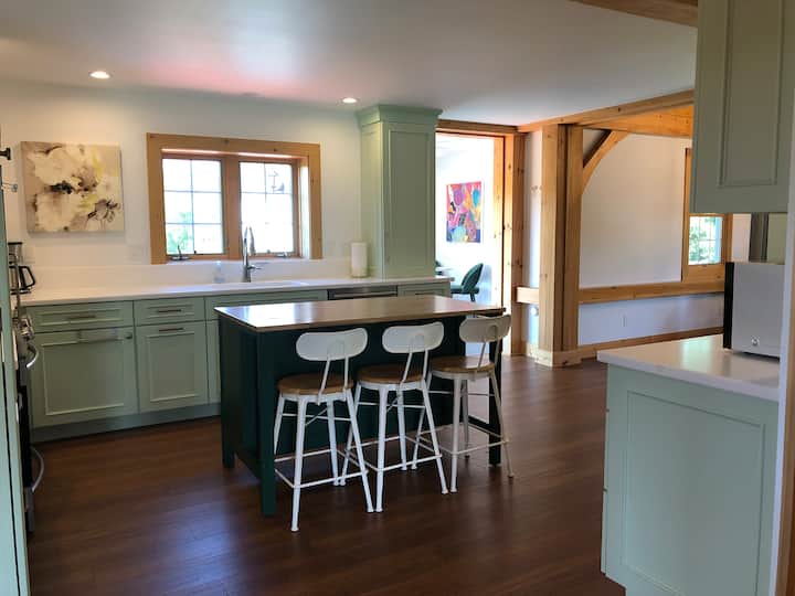 Updated Home - Skiing/Hiking/Views/FastWifi