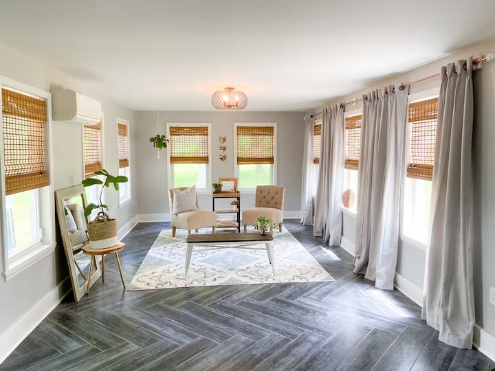 Gorgeous, Fully Remodeled Open Floor-Plan!