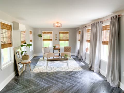 Gorgeous, Fully Remodeled Open Floor-Plan!