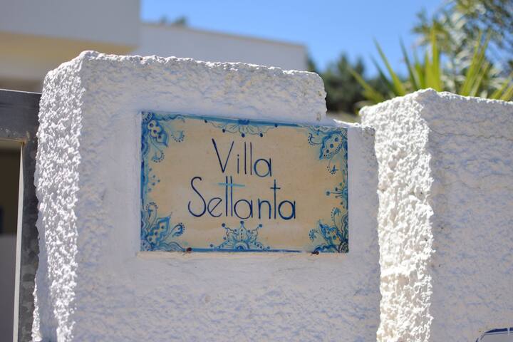 Private Villa a 1 min walk from blue flag beaches gallery image 4