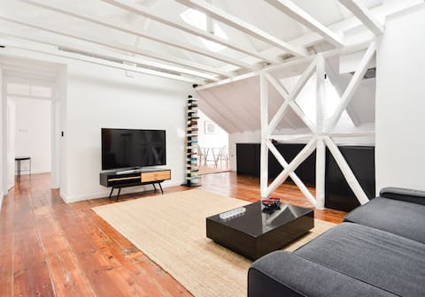 Top performing Airbnb: Beautiful apartment in Lisbon Historic Centre in Lisboa