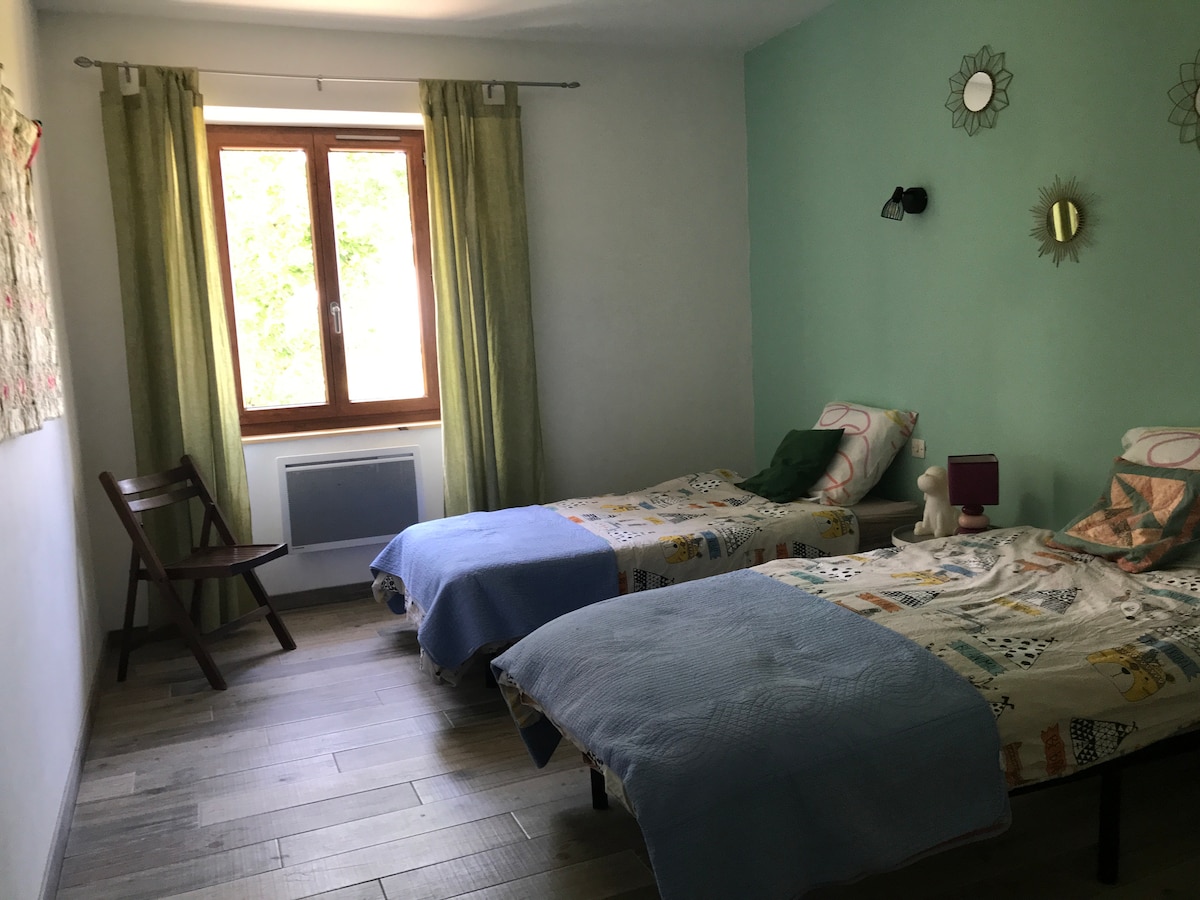 Зелената соба
со два кревета во 90