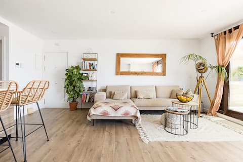 Anuncio de Airbnb popular: Luxury Designer Apartment - Unbeatable Sea Views en Águilas