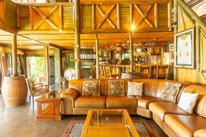 Beautiful Home On The Banks Of The Vaal Dam - Oranjeville