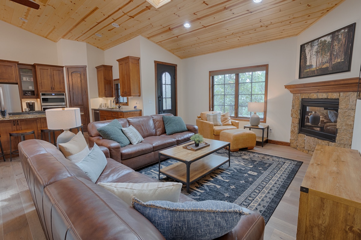 Top Airbnb: Spacious Cabin • Sleeps 17 • Huge Porch+Game Room in Lake Of The Woods