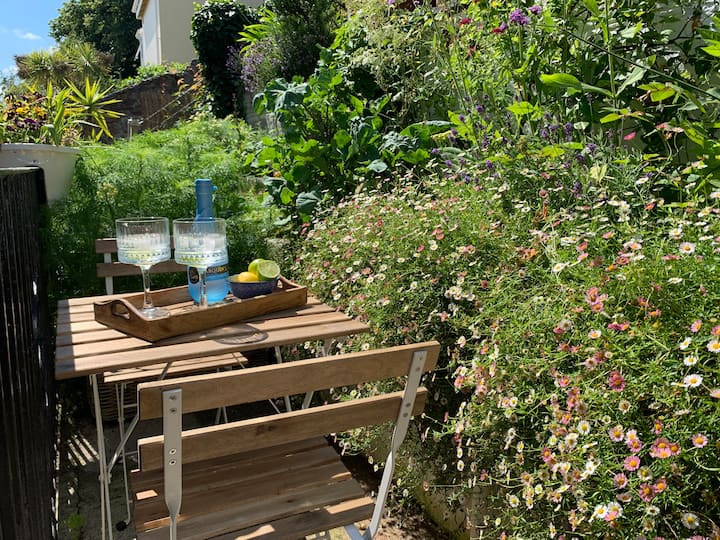 Spálňa 2 má dvere vedúce do malého priestoru na sedenie 