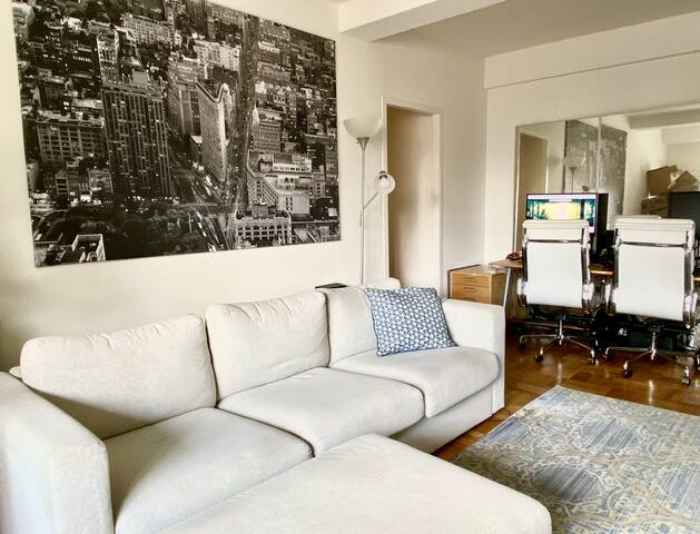 Large Quiet Top Floor 2 Bedroom Apt (Gramercy)