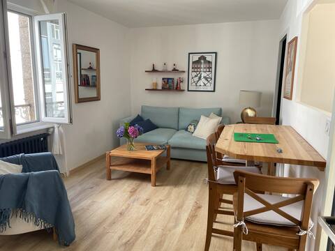 Successful Airbnb property: Beautiful terrace for this renovated 2-room in the hypercenter in Concarneau