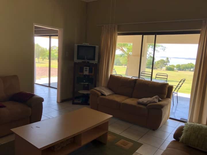 Cosy 3 Bedroomed Cottage On The Vaal Dam - Oranjeville