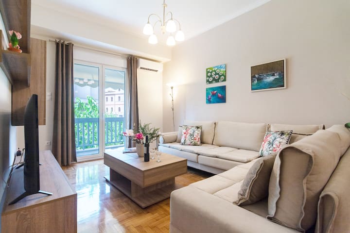 Acropolis View 2BD Apt. next to Museum & Metro