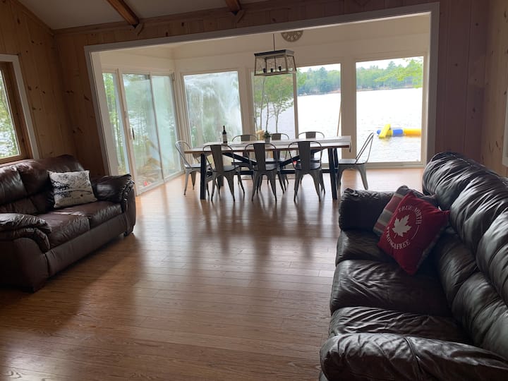 Muskoka Escape On The Moon - Bala (Canada)