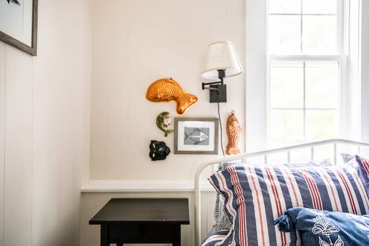 Mashabiki wa Wanawake wa Nyumba Halisi wa New York watathamini msukumo wa chumba cha samaki na kwa matumaini wataona ni heshima kulala hapo!