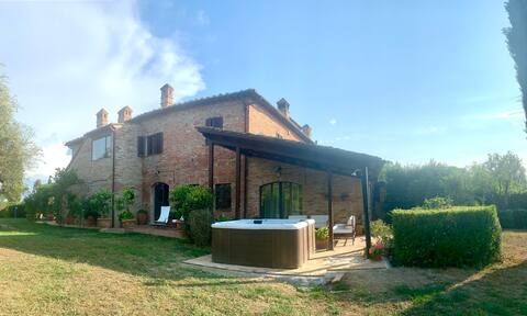 Casa Bianca gorgeous Tuscan home, Crete Senesi