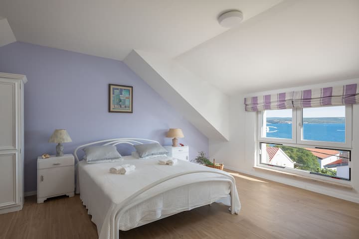 ห้อง 4 (1 King size + 1 single bed)