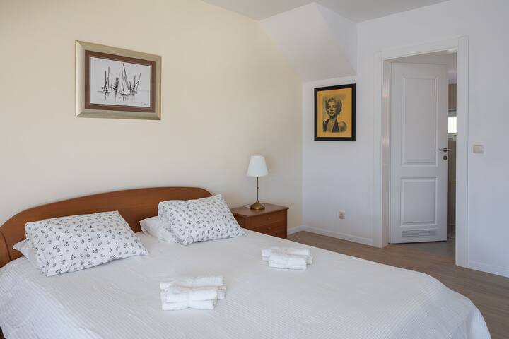 ห้อง 5 (1 King size + 1 single bed)