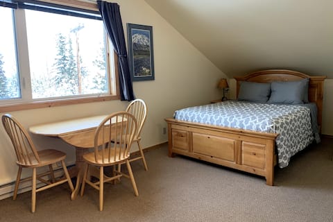 Successful Airbnb property: Denali Lynx Den: Cozy Studio with Kitchenette in Healy