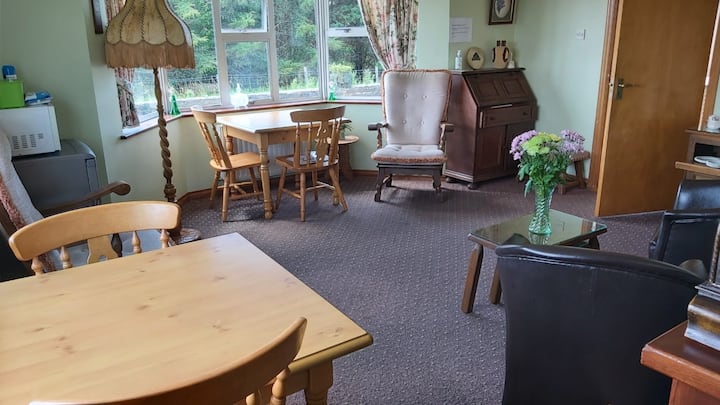 Clifden Farmhouse- Family Room Only (4) - Clifden