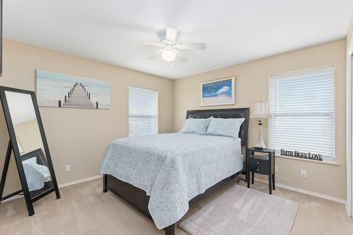 Spálňa #1 Manželská posteľ na hornom poschodí 