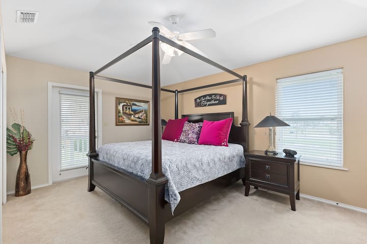 Spálňa #2 na hornom poschodí manželská posteľ King 