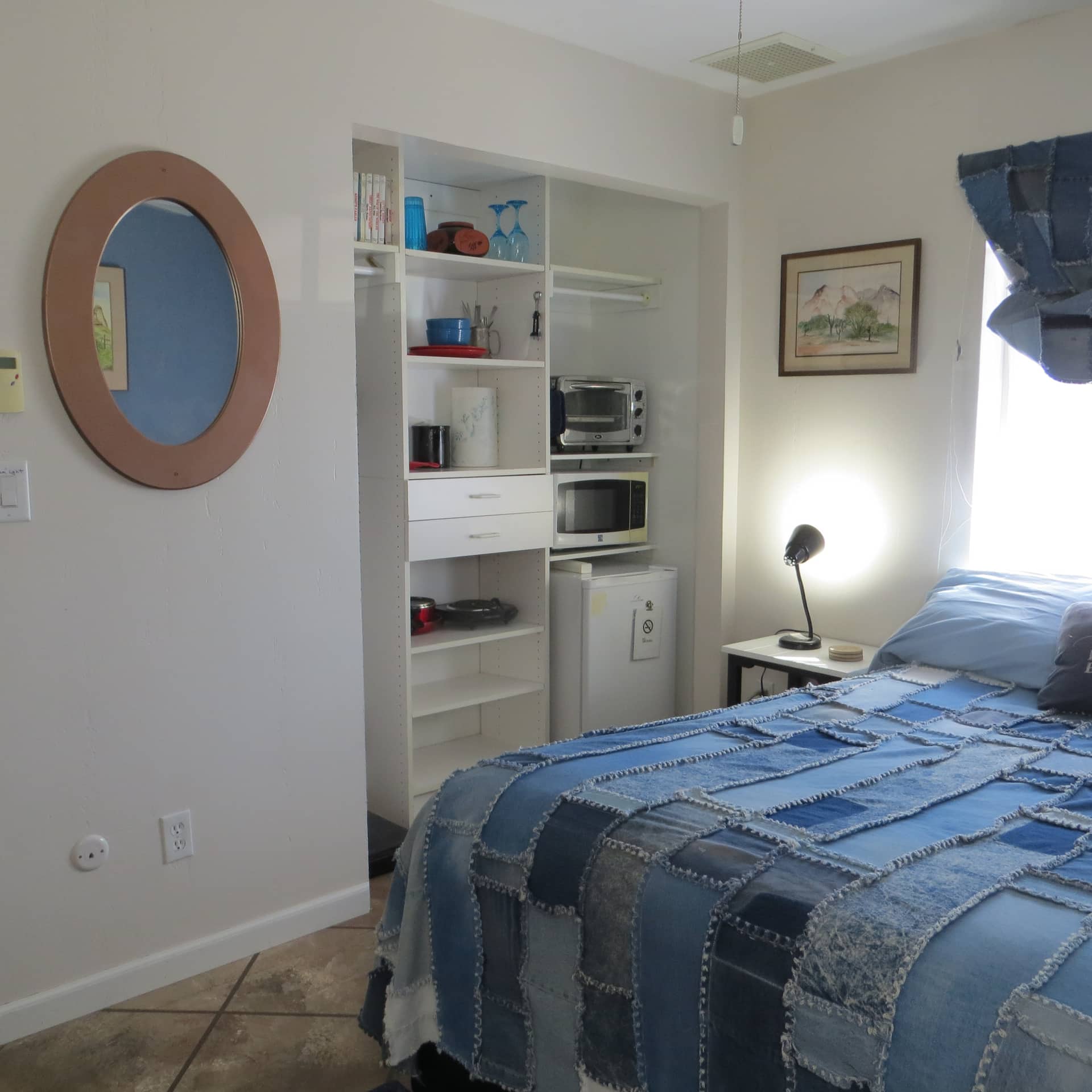 Accessible Private Studio, Entrance & Parking.
